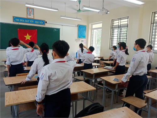 Ngày đầu tiên học sinh trường THCS Kim Sơn đi học trở lại sau 3 tháng nghỉ phòng chống dịch COVID-19